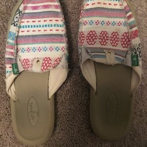Sanuk slides